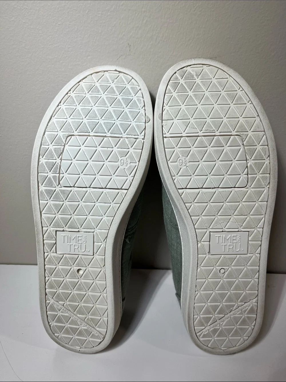 NWOT Moc Toe Surf Shoe Sage Green Size 9.5